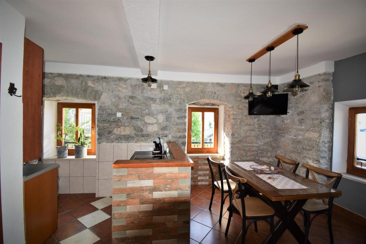 Apartment Serventi Tivat