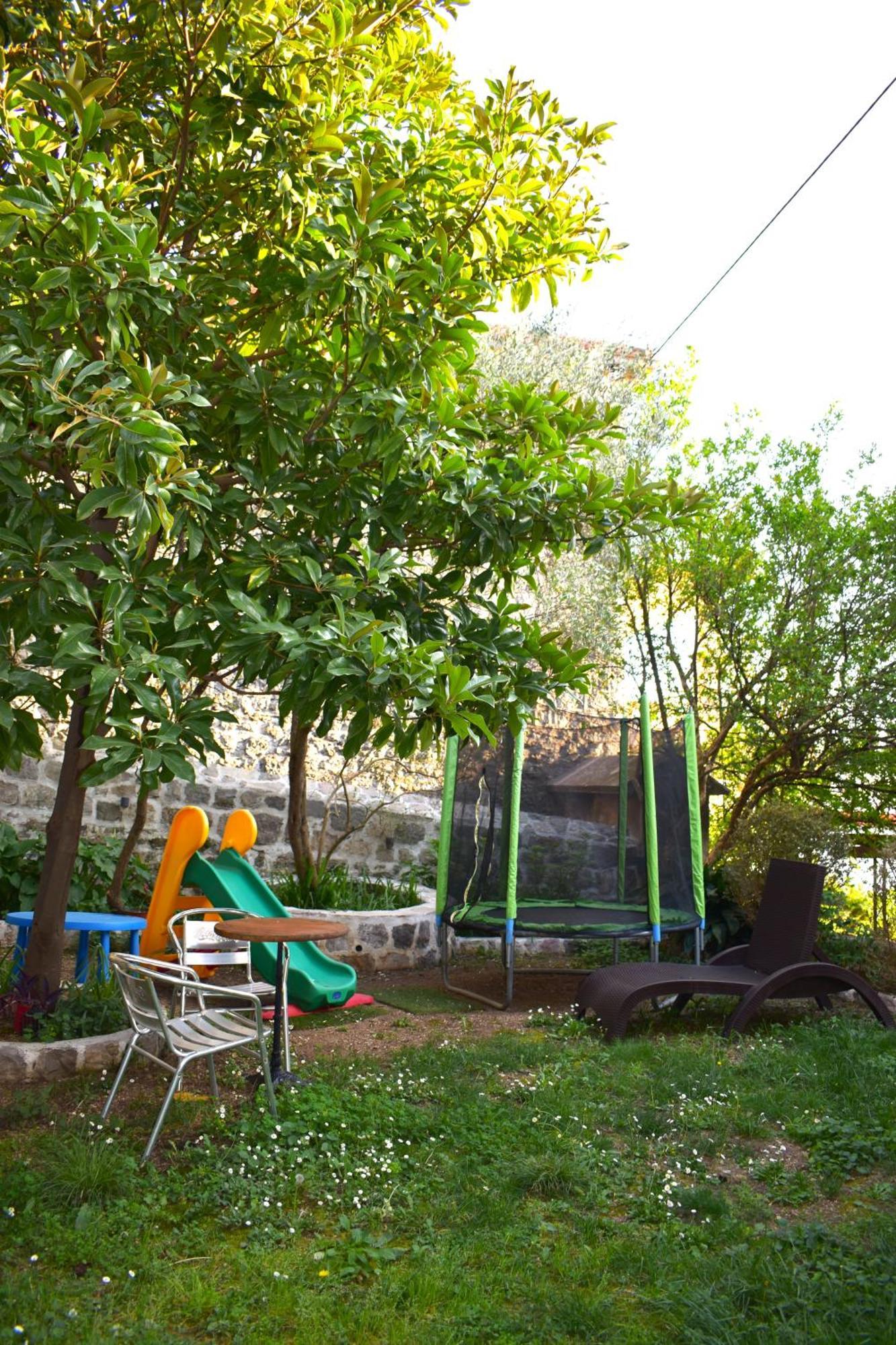 Apartment Serventi Tivat