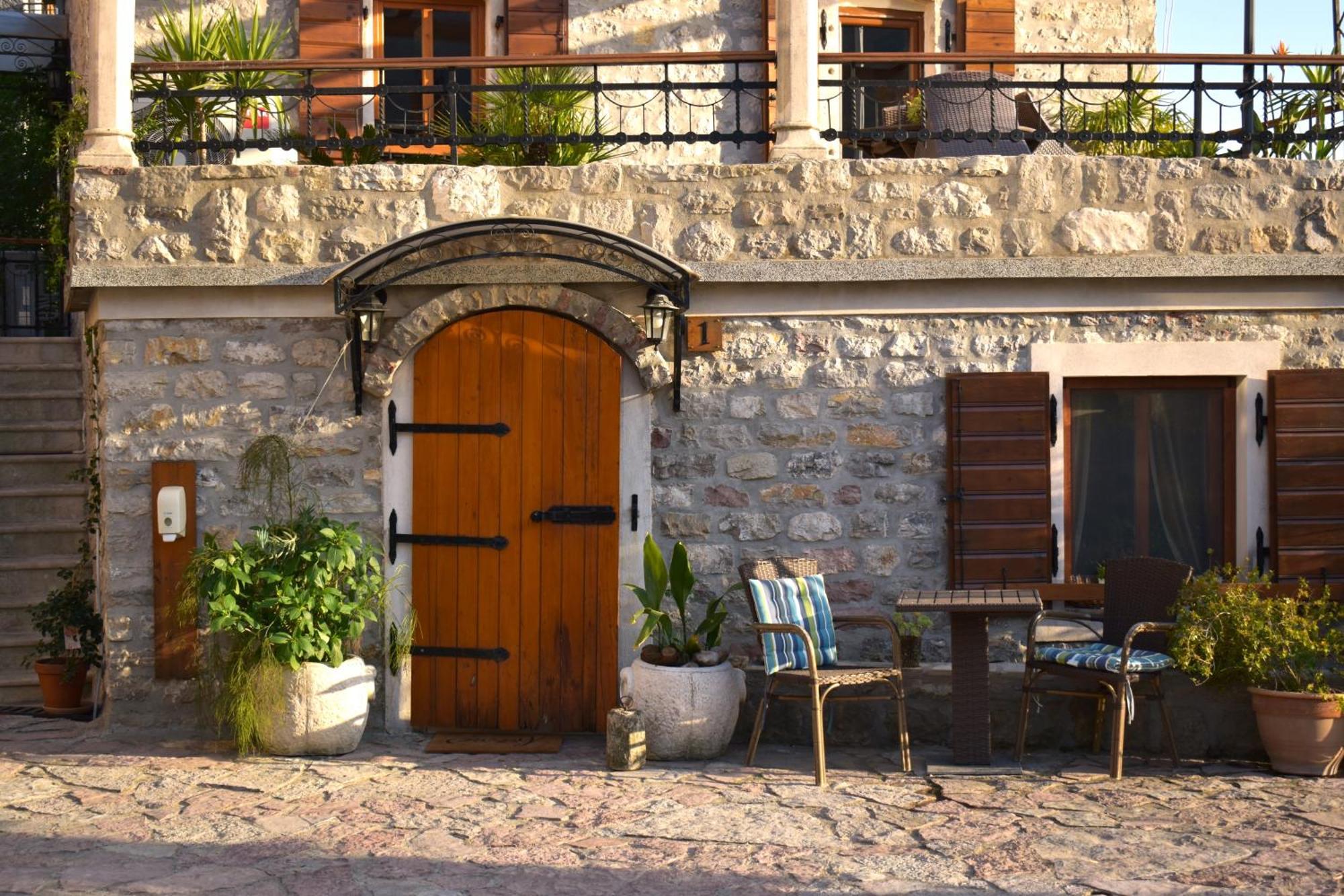 Serventi Apartman Tivat